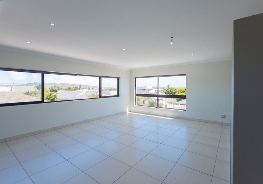 5 Bedroom Property for Sale in Country Club Western Cape